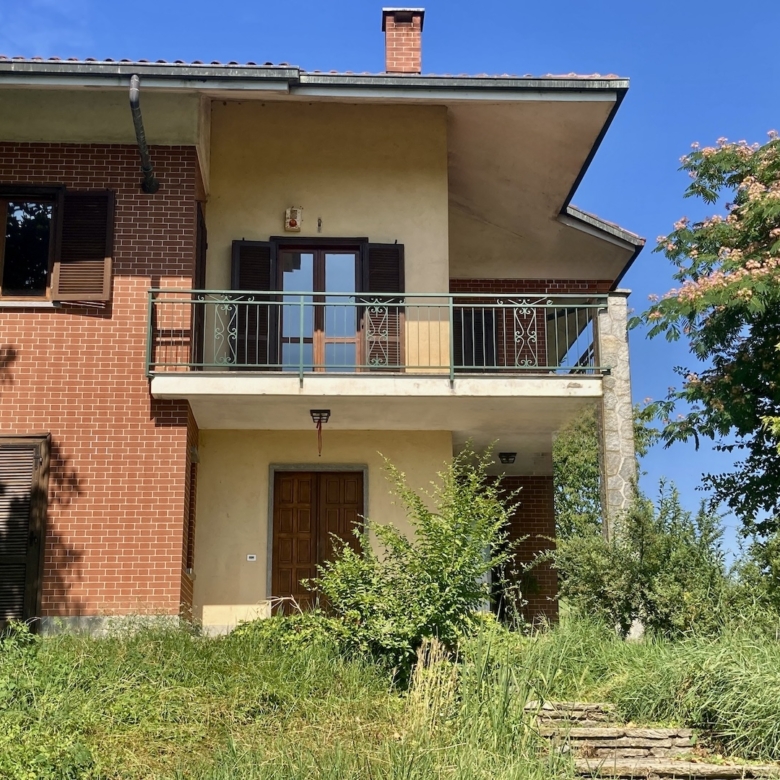 Porzione di villa indipendente tre lati - Caradonna Immobiliare