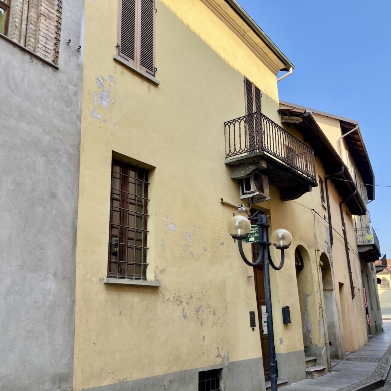Locale commerciale con magazzino - Caradonna Immobiliare