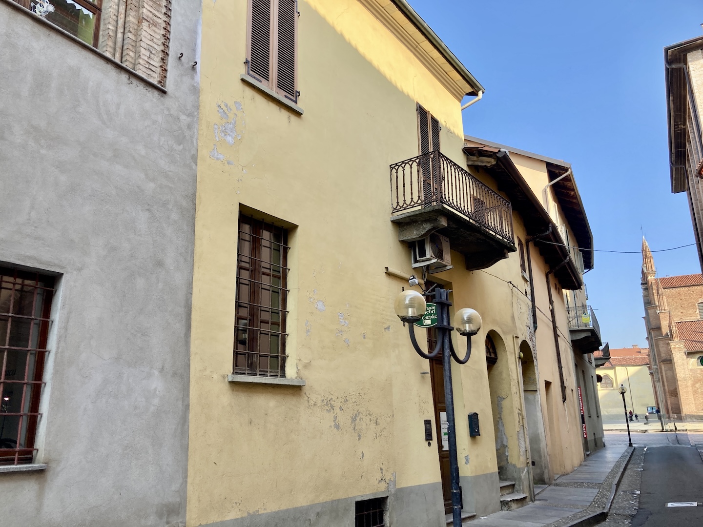 Locale commerciale con magazzino - Caradonna Immobiliare