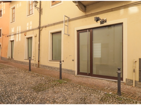Negozio Mq 90 - Caradonna Immobiliare