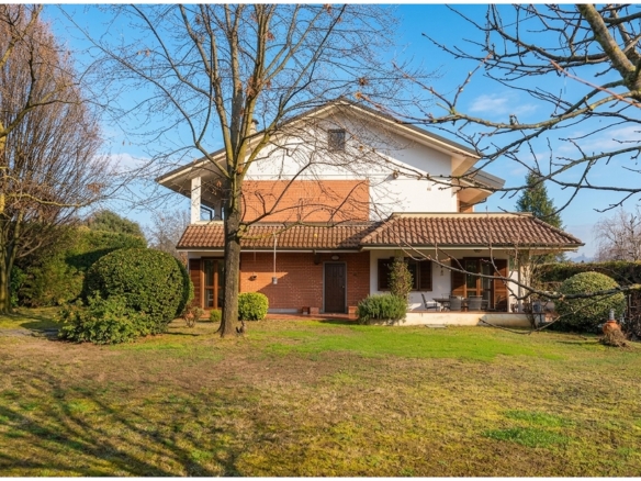 Porzione di villa bifamiliare - Caradonna Immobiliare