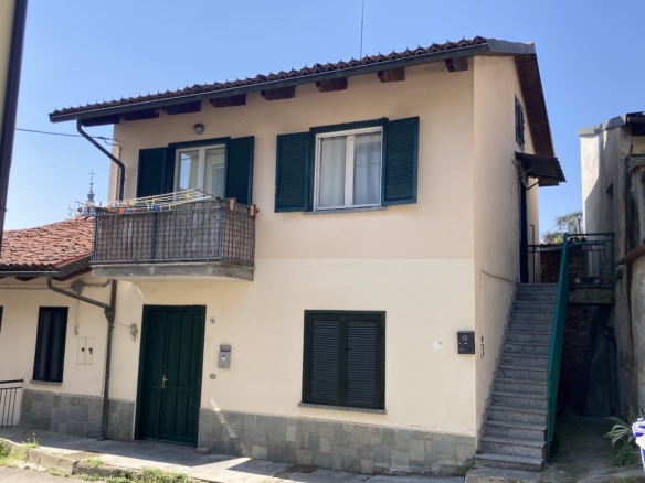 Porzione di casa sita in Vicolo Ortolani a Chieri - Caradonna Immobiliare