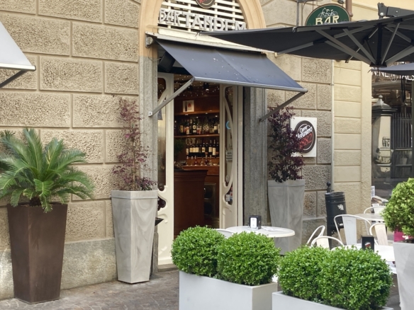 Attività di bar e mura del locale in vendita nella via pedonale - Caradonna Immobiliare