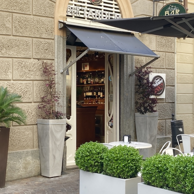 Attività di bar e mura del locale in vendita nella via pedonale - Caradonna Immobiliare