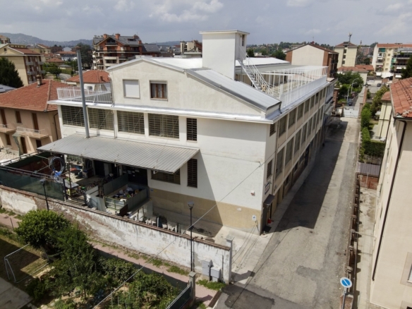 Fabbricato con capannoni e uffici a Chieri - Caradonna Immobiliare