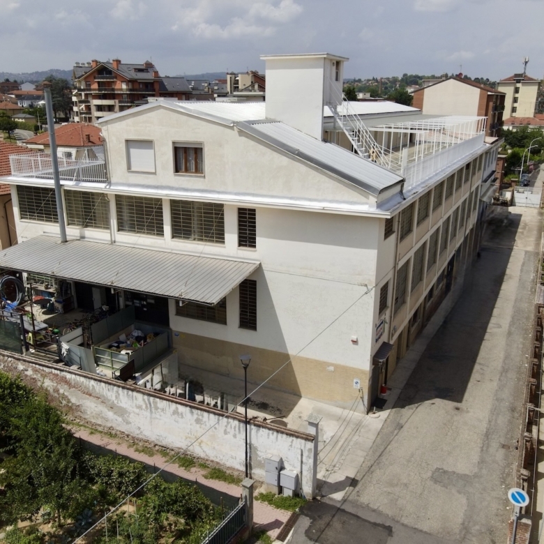 Fabbricato con capannoni e uffici a Chieri - Caradonna Immobiliare