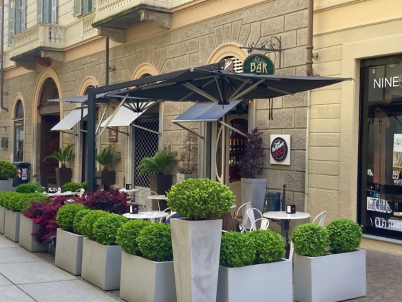 Attività di bar e mura del locale in vendita nella via pedonale - Caradonna Immobiliare