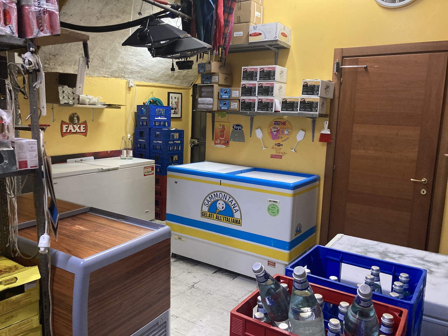 12 dispensa NEL CENTRO STORICO DI CHIERI – VENDITA MURA COMMERCIALI