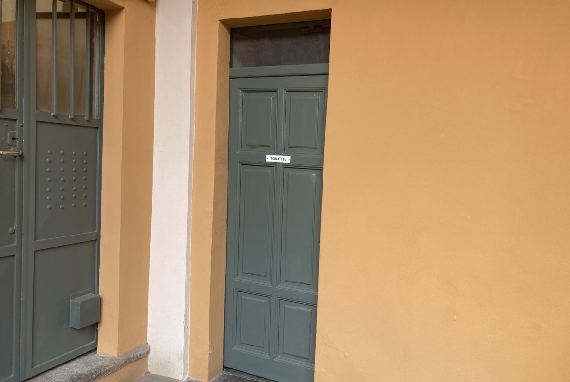 ATTIVITÀ DI BAR E RISTORAZIONE CON DEHORS – CIRCA 125 MQ