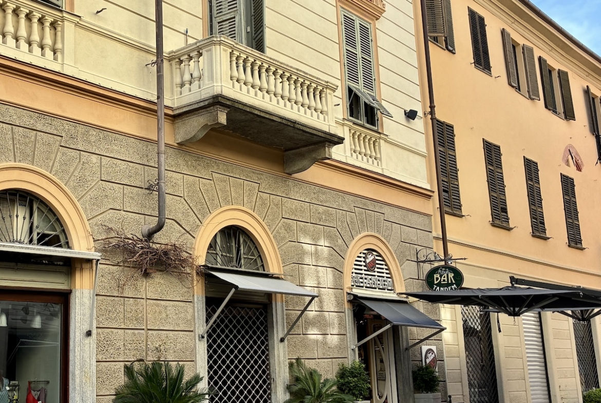 NEL CENTRO STORICO DI CHIERI – VENDITA MURA COMMERCIALI