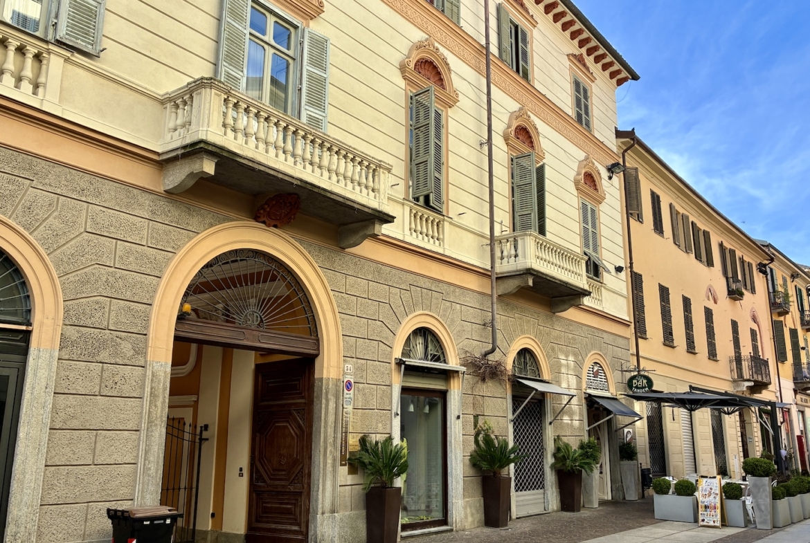 NEL CENTRO STORICO DI CHIERI – VENDITA MURA COMMERCIALI