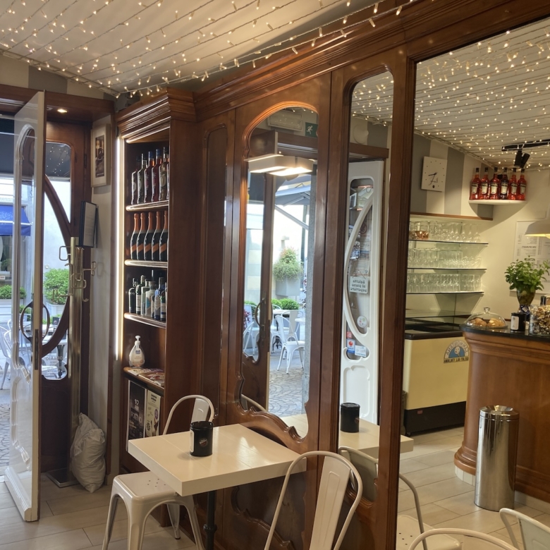 ATTIVITÀ DI BAR E RISTORAZIONE CON DEHORS – CIRCA 125 MQ - Caradonna Immobiliare