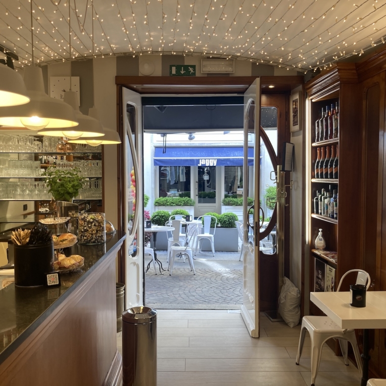 ATTIVITÀ DI BAR E RISTORAZIONE CON DEHORS – CIRCA 125 MQ - Caradonna Immobiliare
